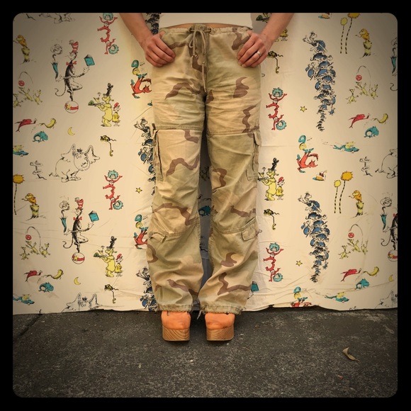Urban Outfitters camo pants - Picture 1 of 8